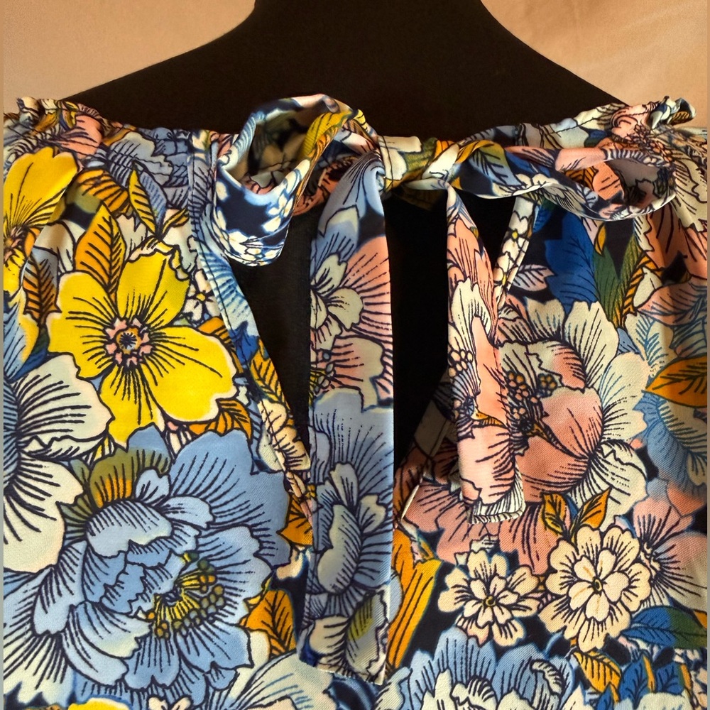 LC Lauren Conrad Blue & Yellow Floral Short-Sleeve Top 🌼 - Picture 7 of 7